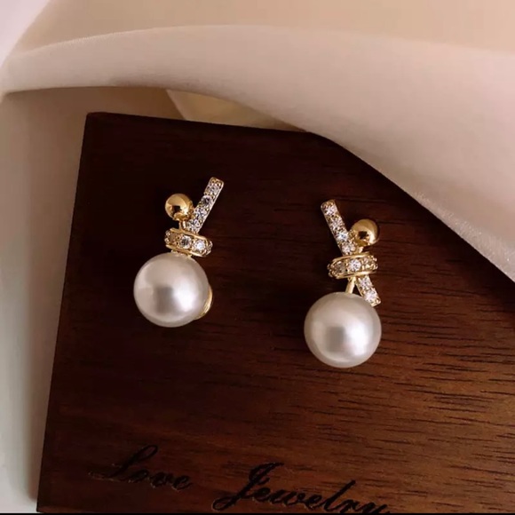 Special deal  Pearl Gold Stud Earring - Picture 7 of 7
